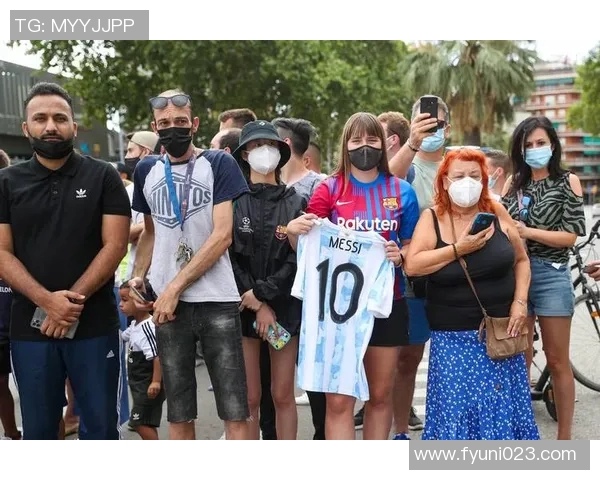 巴塞罗那官方宣布梅西今夏离队，引发球迷狂热讨论