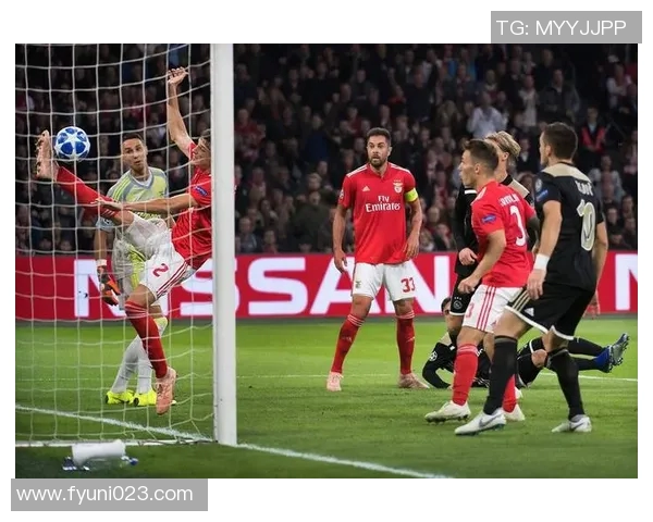 劳特罗梅开二度，拜仁欧冠八强路不寻常