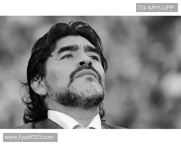 马拉多纳撞人事件引发球迷热议