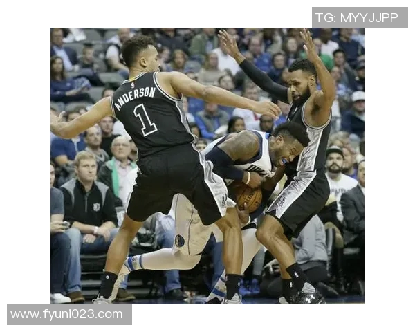 小牛客场击败马刺，唐西奇砍下三双再展风采