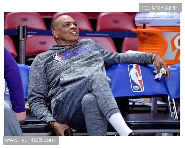 森林狼主教练因健康原因暂时离队，助教接过教鞭：球队前景如何？